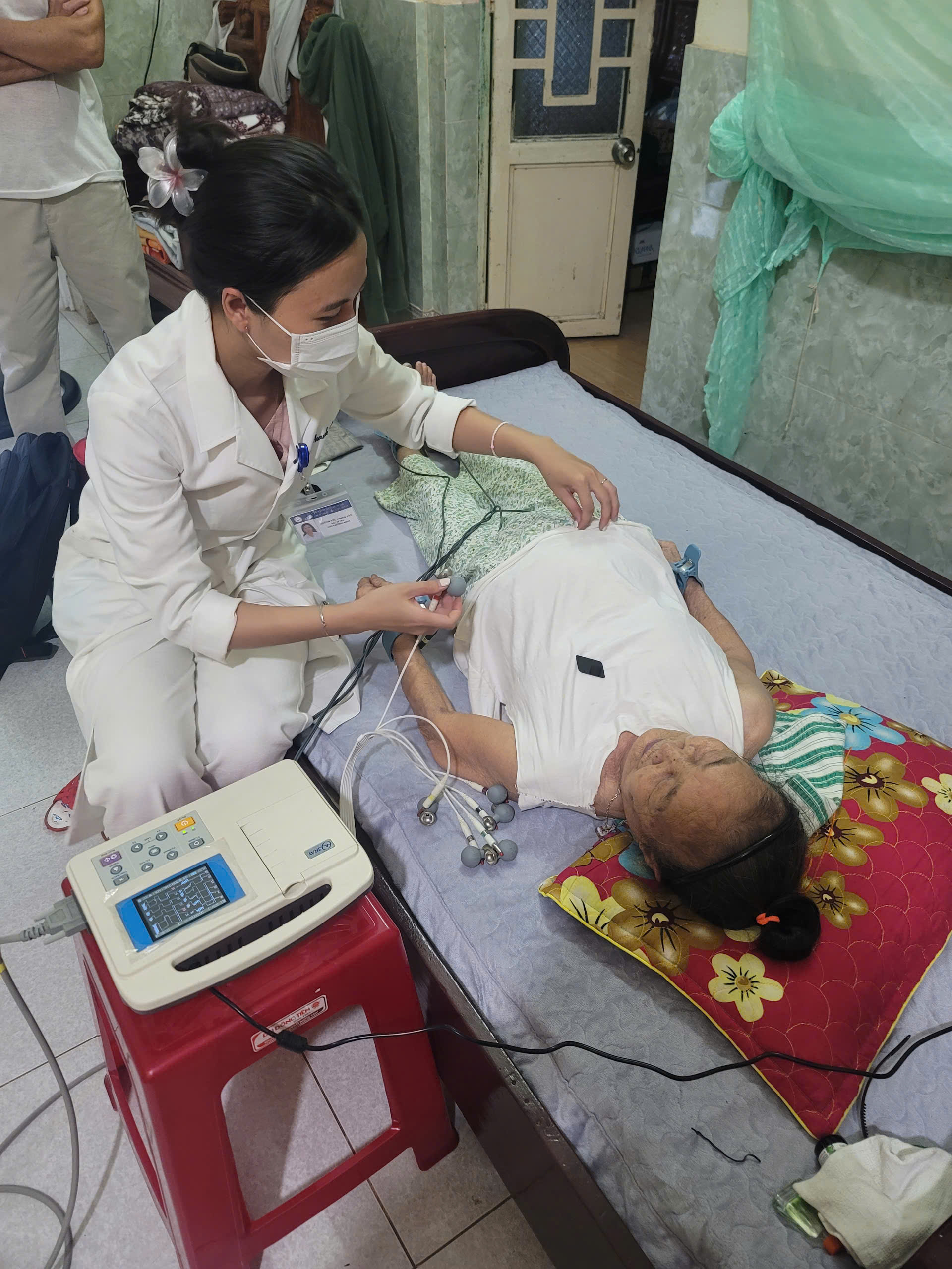 Đo điện tim tại nhà bệnh nhân