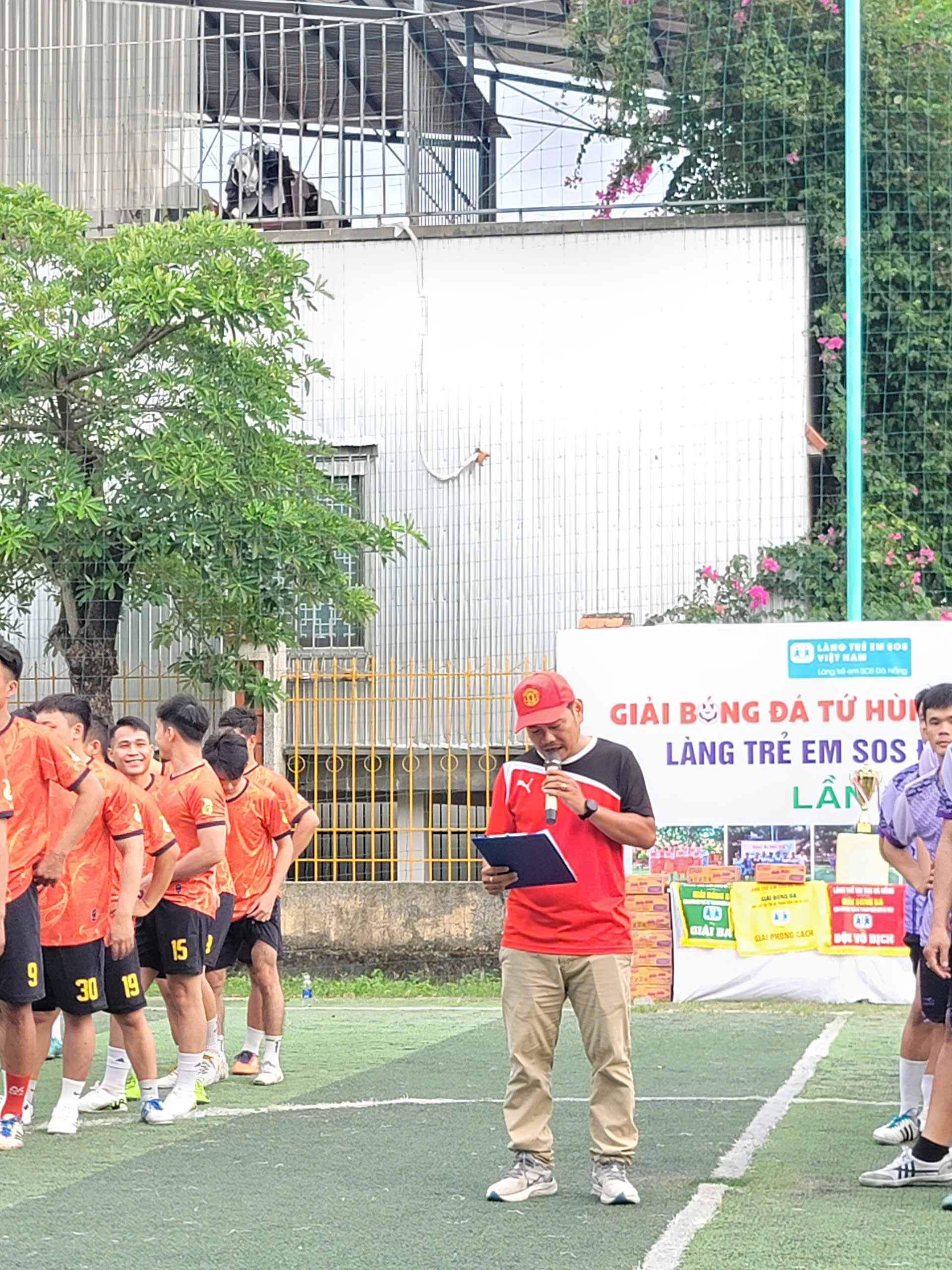 Tham gia hỗ trợ y tế cho giải bóng đá tại Làng trẻ em SOS Đà Nẵng